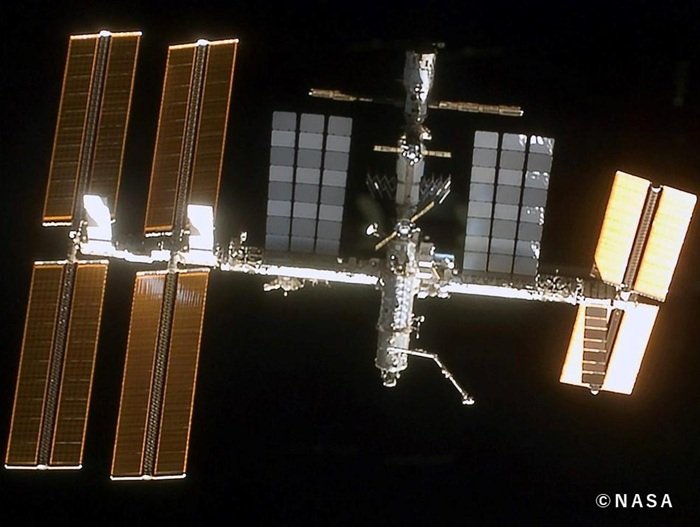 ISS - 中.jpg